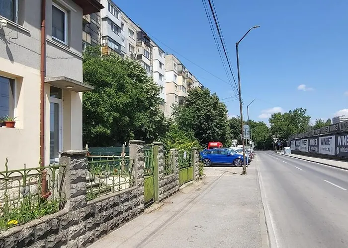 за гости тара شقة روس